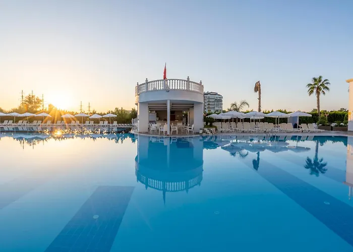 Hotel J'adore Deluxe & Ultra Side