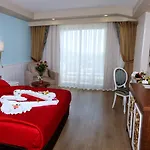 J'adore Deluxe & Ultra Otel 5*