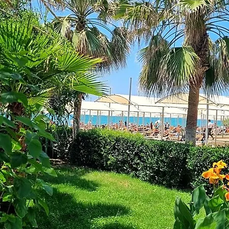 Hotel J'adore Deluxe & Ultra 5*