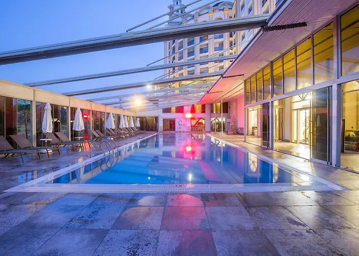 J'adore Deluxe & Ultra Hotel Side