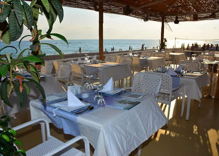 J'adore Deluxe & Ultra Hotel Side