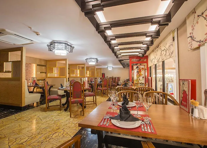 Hotel J'adore Deluxe & Ultra Side