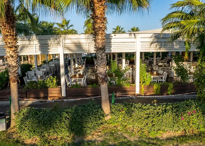 Hotel J'adore Deluxe & Ultra Side